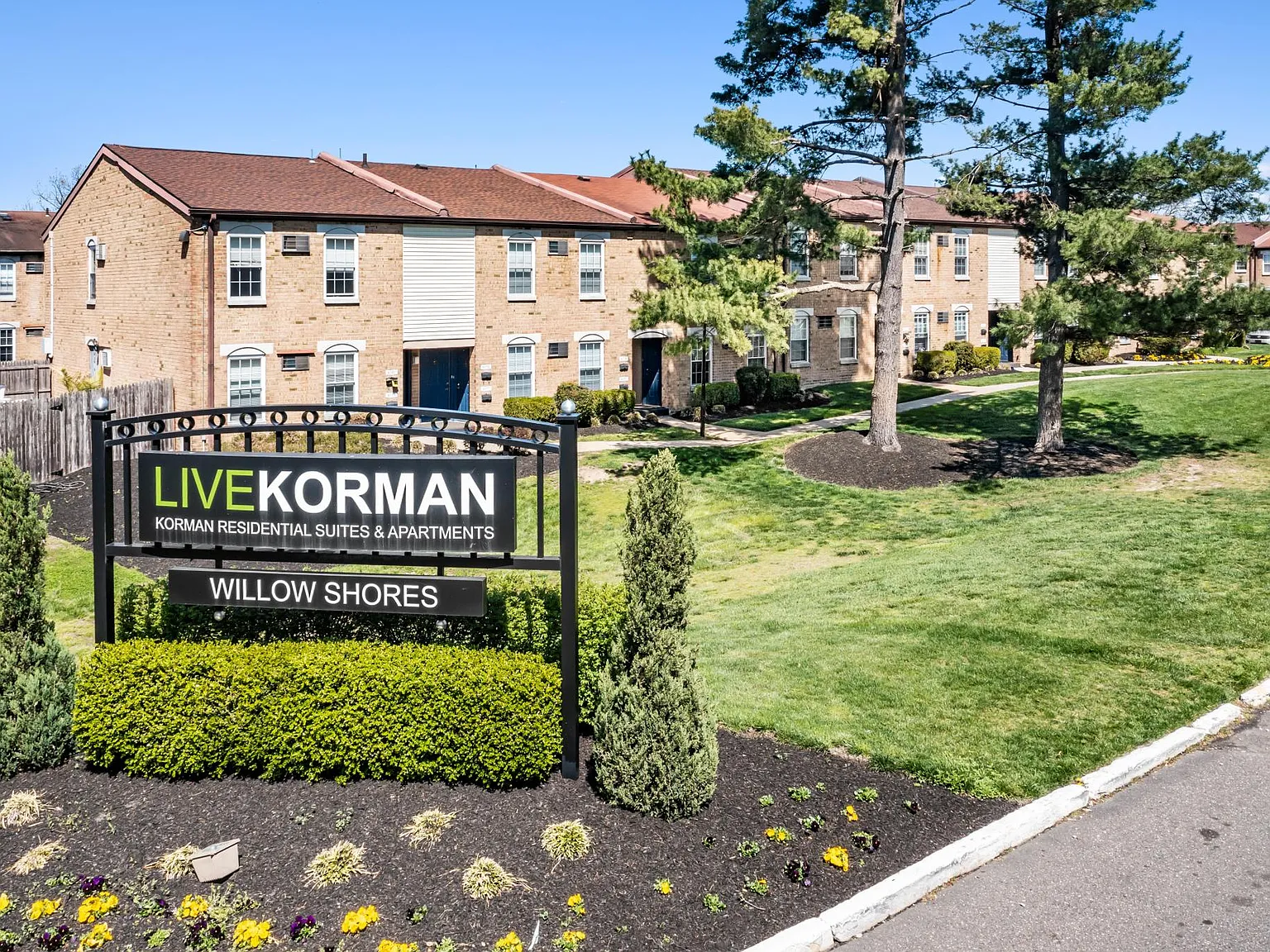 Willow Shores Apartments — Photo 2
