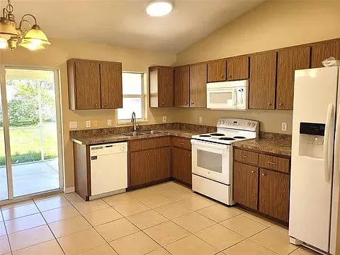563 Verona St — Photo 2