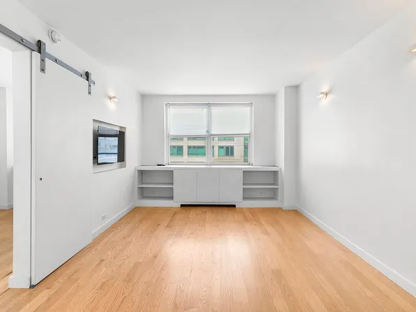 200 E 24th St APT 1105, New York, NY 10010