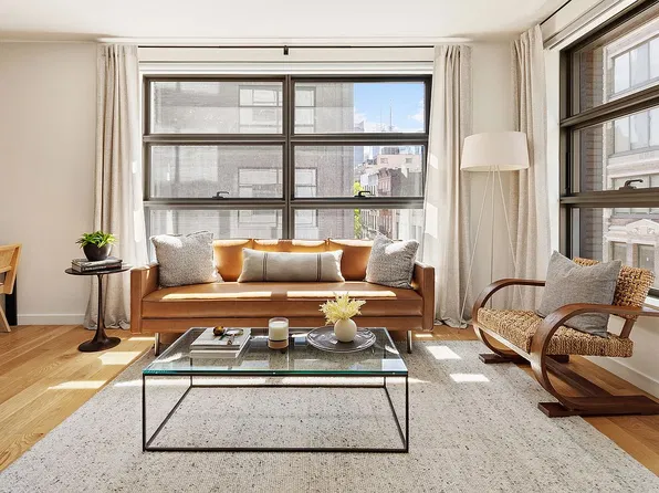 547 W 47th St Room 409, New York, NY 10036