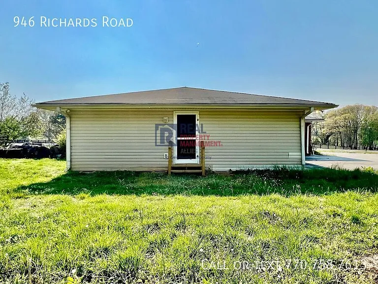 946 Richards Rd NE — Photo 12