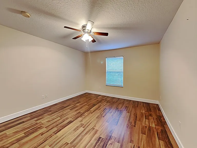 589 Errol Pkwy — Photo 15