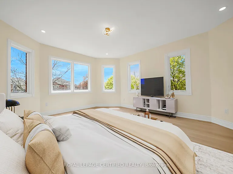 5016 Natkarni Cres #UPPER — Photo 24