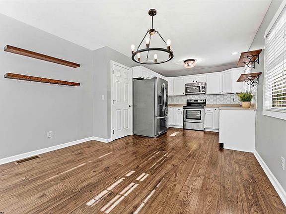 5th image of 401 Eastgate Dr