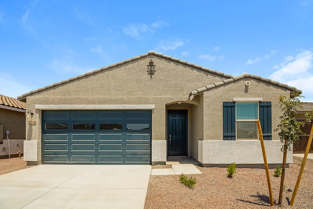 3 bed, 2.0 bath, 1568 sqft, $2,015 — Photo 1