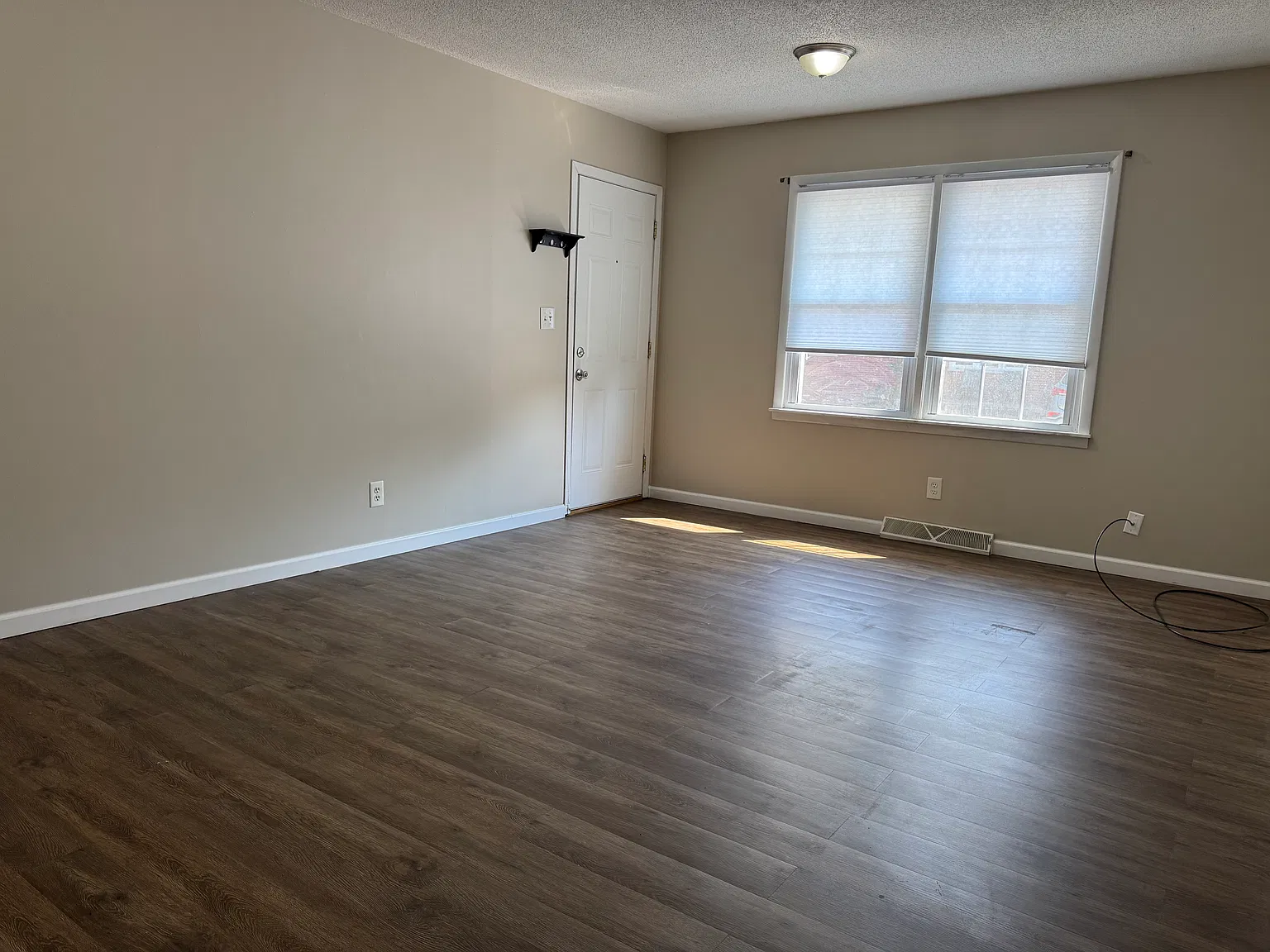 2 bed, 800 sqft, $800 — Photo 3