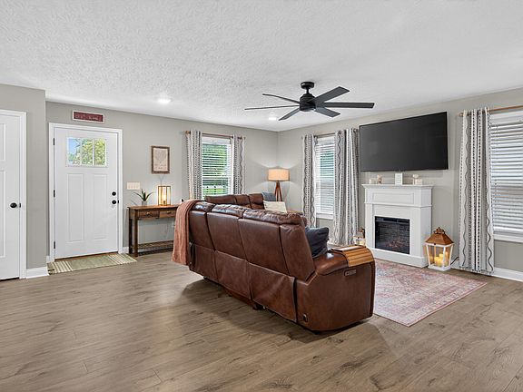 3rd image of 309 Gallahadion Ct