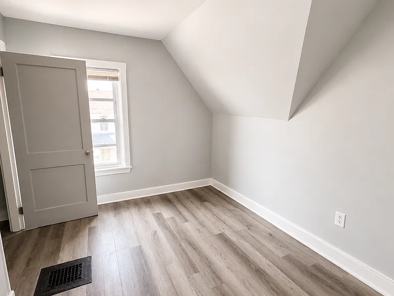 210 Center St — Photo 7