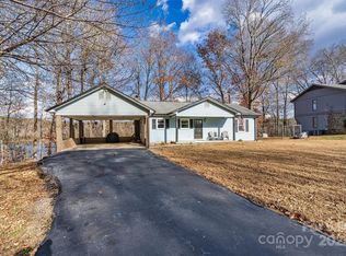 6072 Lookout Heights Dr, Claremont, NC 28610