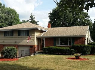 2864 Starr Ave, Oregon, OH 43616