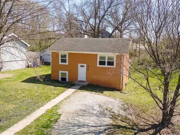 820 Spruce St, Atchison, KS 66002