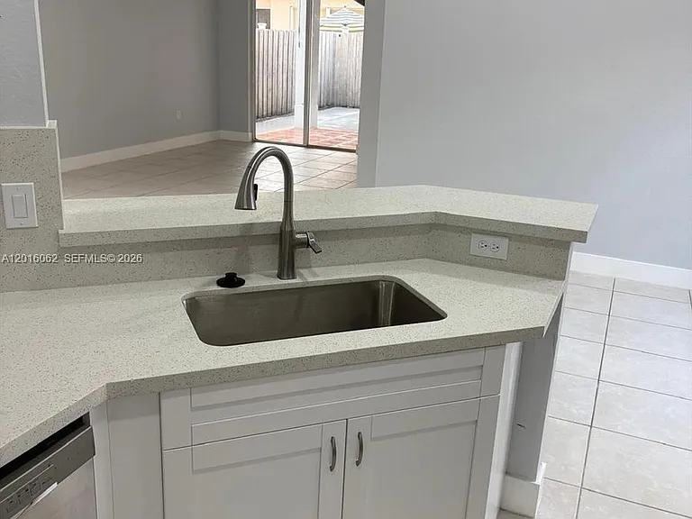 2120 NE 37th Rd — Photo 11