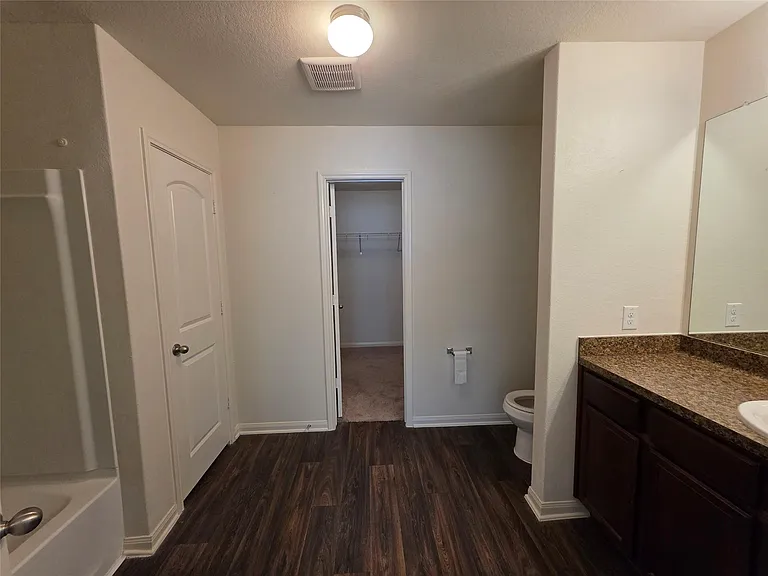 723 Crystal Lakes Dr — Photo 24