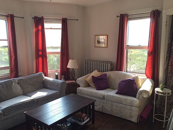 Living room 2nd floor_2