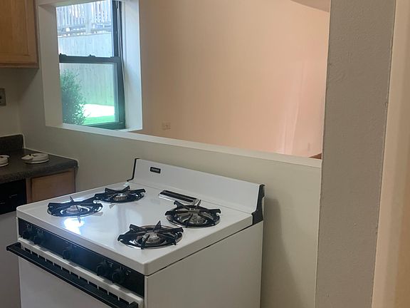 4th image of 2328 N Southport Ave