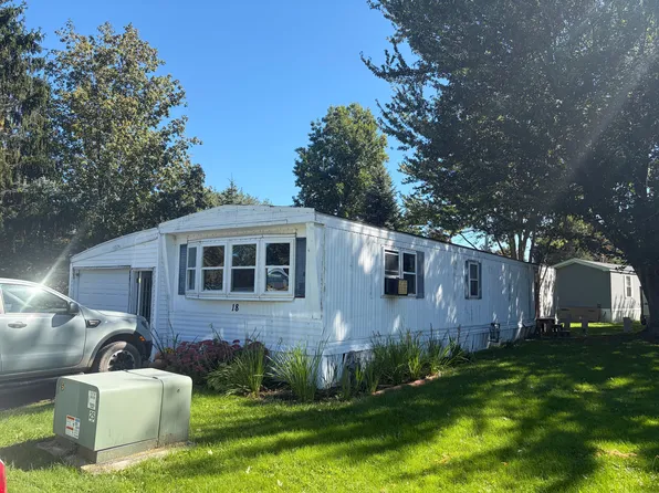 18 Pebbleridge Dr, Medina, NY 14103