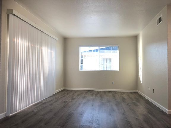 5th image of 420 Richfield Dr APT 4