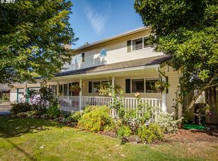 825 NE Queens Ln, Hillsboro, OR 97124