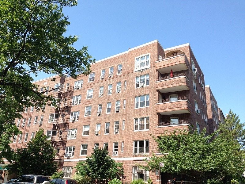 1st image of 60 Plaza St E #82