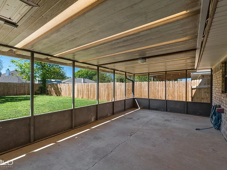 2542 Spruce Dr — Photo 11