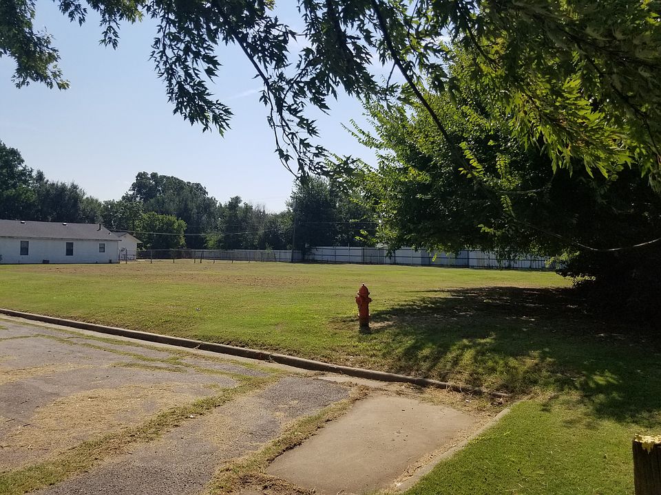 2nd image of 3026 SW 16th St
