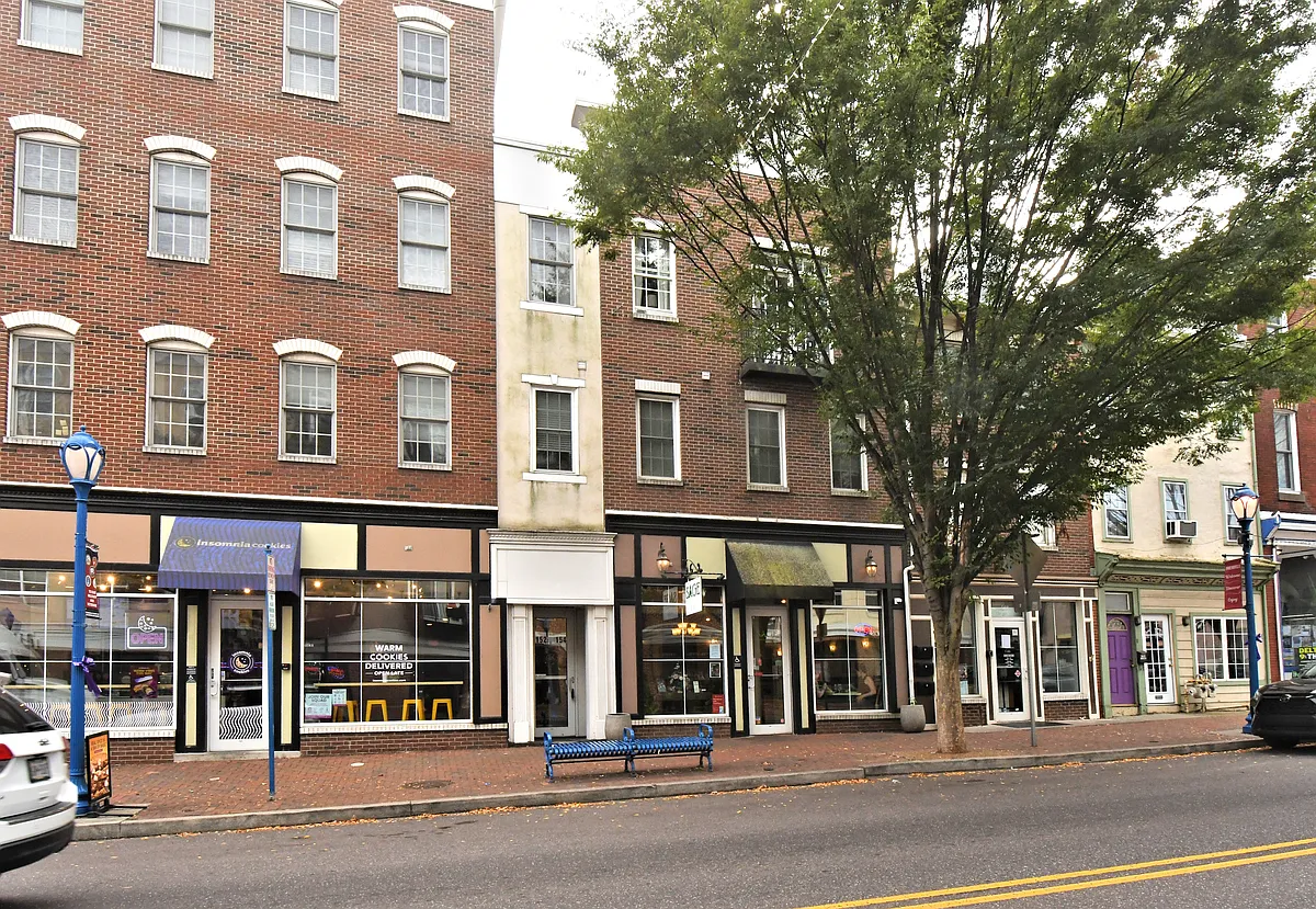 Exterior Front - 154 Bridge St #D