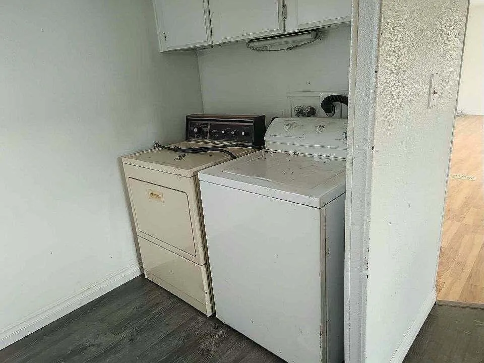 Building Photo - 4741 S 6th St #13