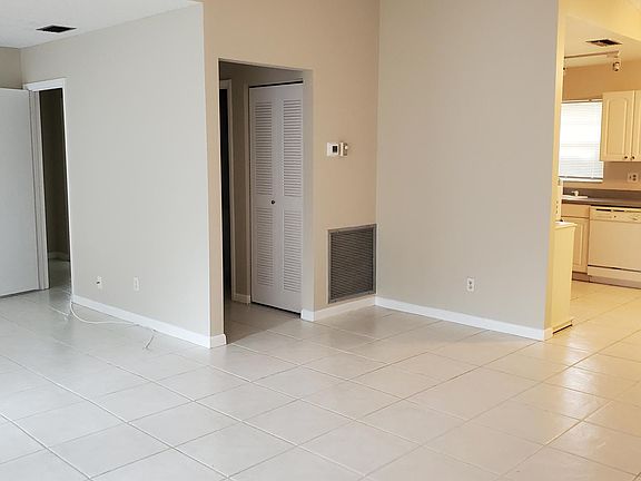 5th image of 556 SW Natura Ave
