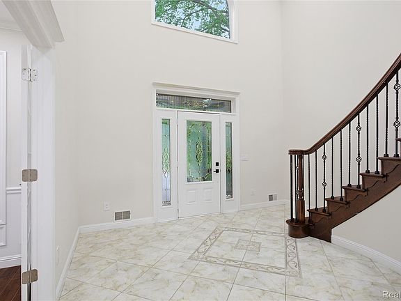 4th image of 46500 Ryan Rd