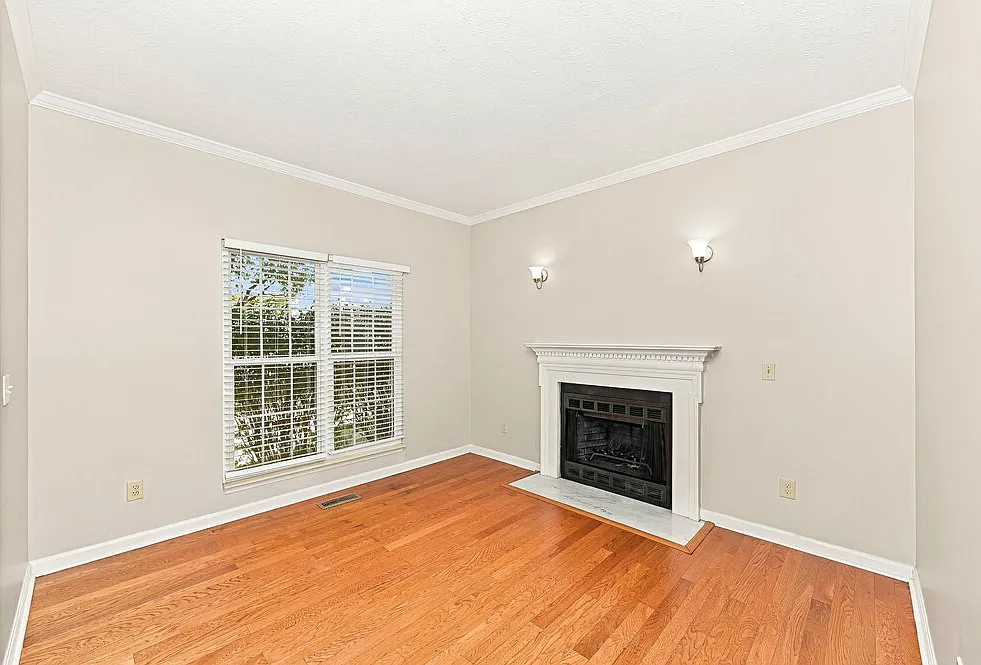4 bed, 2.5 bath, 2107 sqft, $2,580 — Photo 2