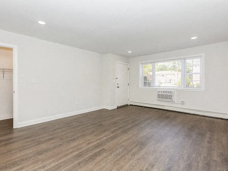 Bayberry Gardens Apartments — Photo 5