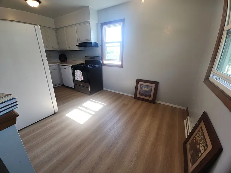 1860 Evans St — Photo 18