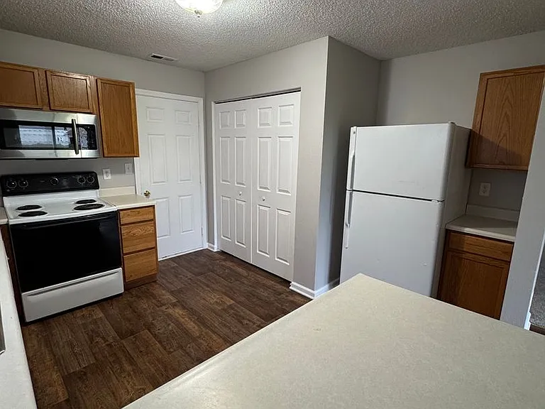 644 Springtree Ln — Photo 10
