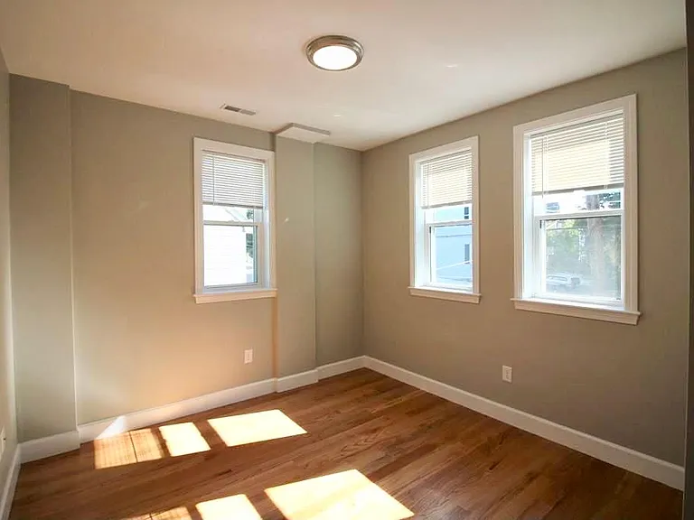 297 Bainbridge St — Photo 8