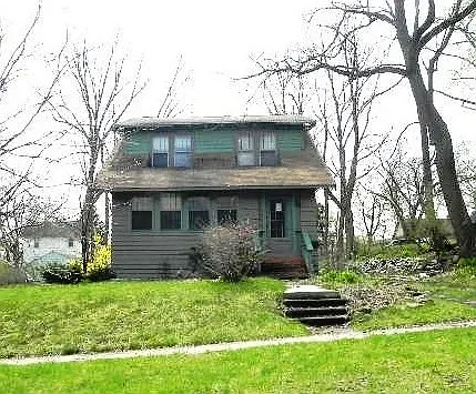 1323 W North St photo 1