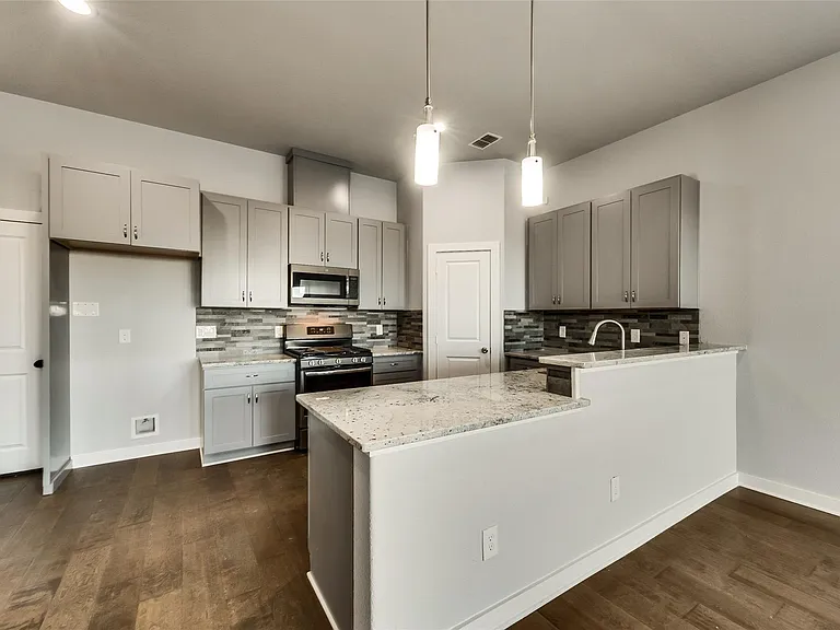 5827 Rivendell Dr — Photo 6