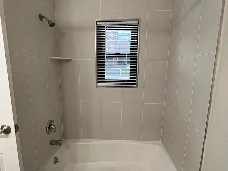 Highland Manor Apartments — Photo 9