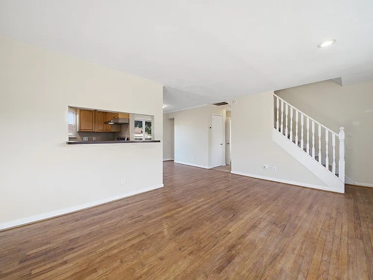 572 Rose Marie Ave — Photo 12