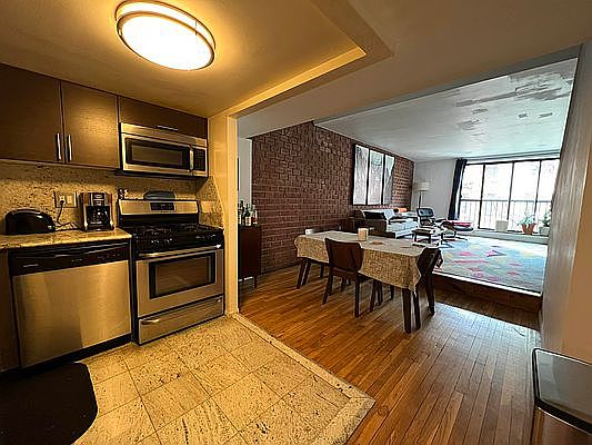 3rd image of 10 Jones St APT 4G