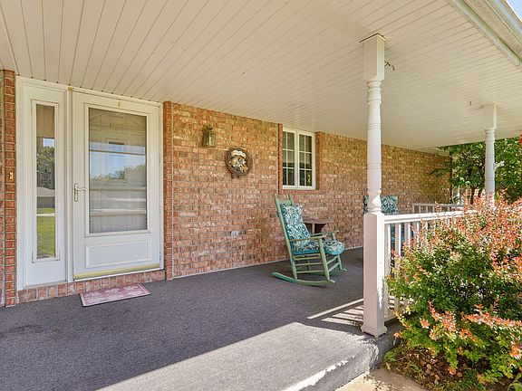 3rd image of 202 Hedgerow Drive
