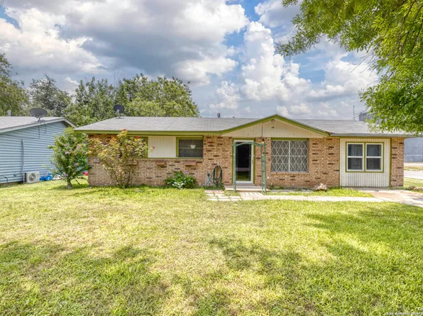 401 PEREZ ST, Uvalde, TX 78801