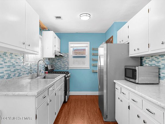 3rd image of 1798 Newport Ave