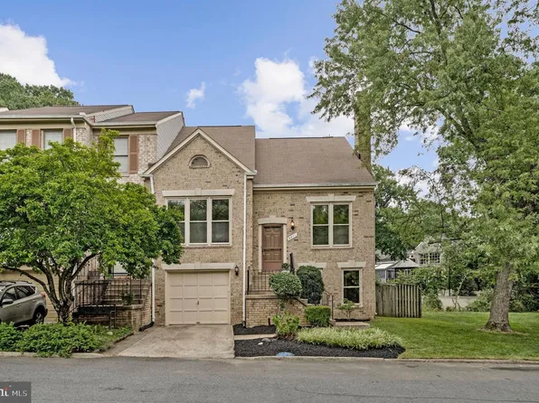 3011 Oakton Meadows Ct, Oakton, VA 22124