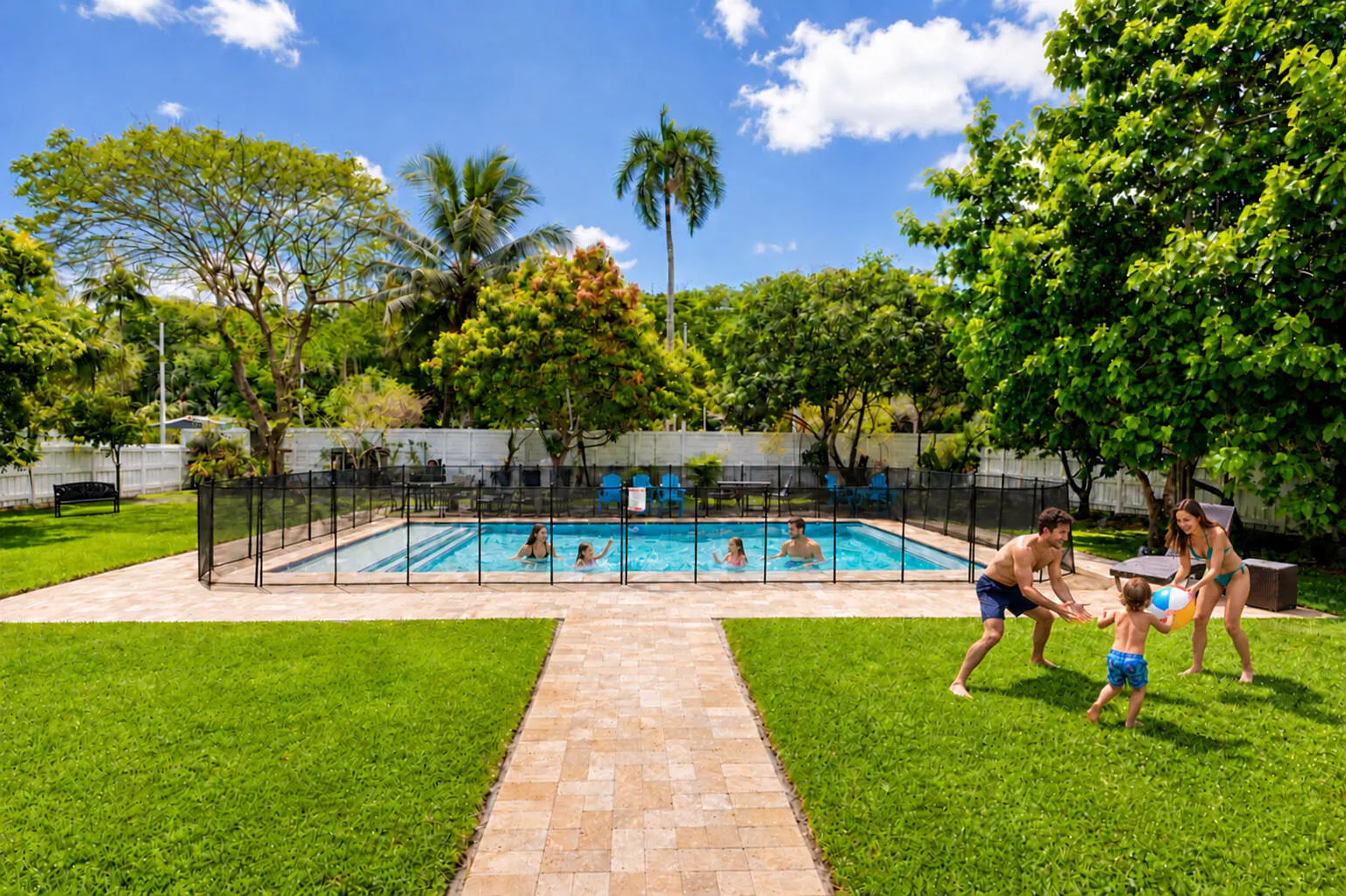 5 bed, 3.0 bath, 4305 sqft, $5,999 — Photo 2