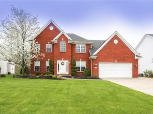 25 Sussex Ln, Lancaster, NY 14086