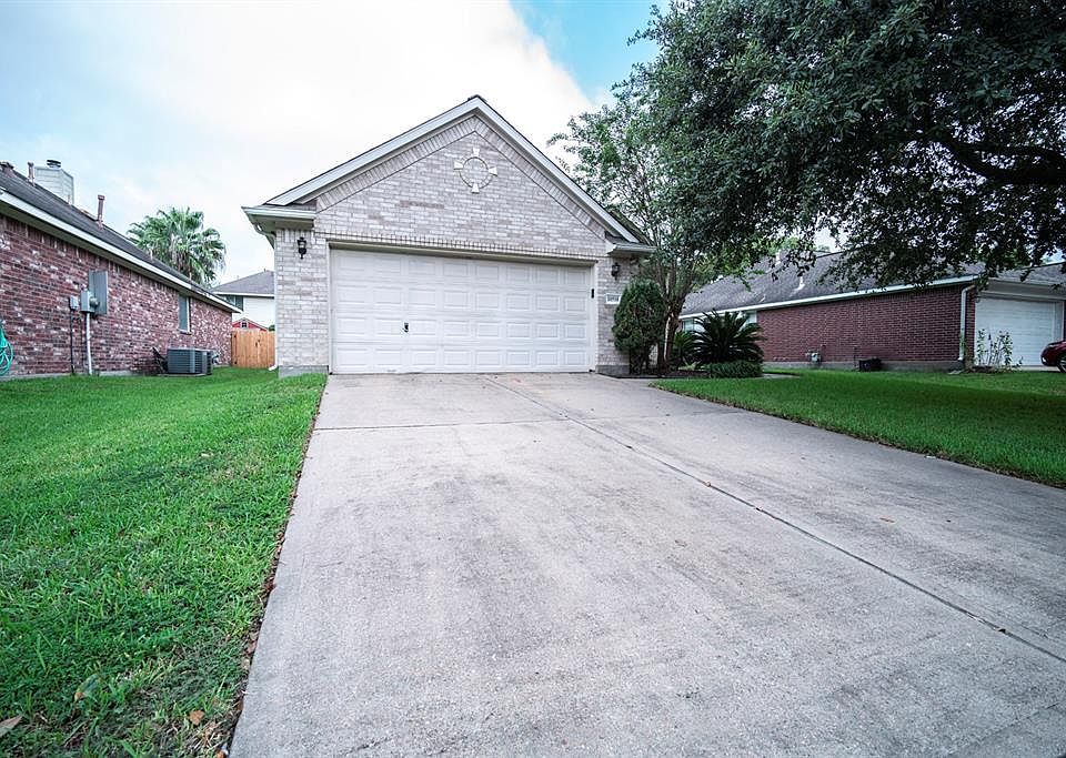 1st image of 10518 Knoll Bend Ln