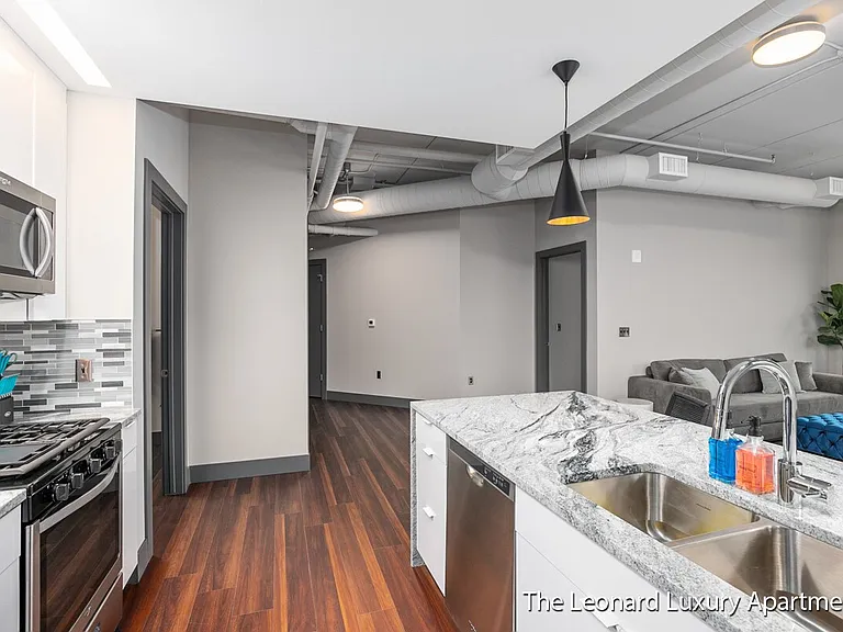 The Leonard Luxury Apartments — Photo 28
