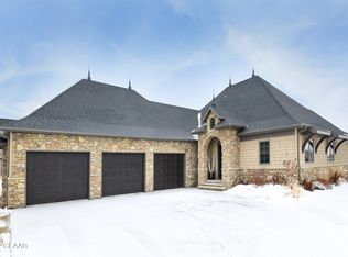 5456 Raboin Cir, Grand Forks, ND 58201