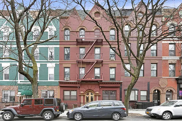 Sold by Compass | media 10