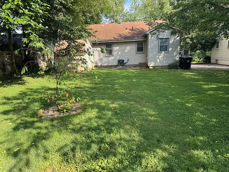 1618 Grove Ave — Photo 10
